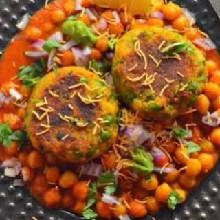 Aloo Tikki w/ Cholay (2)
