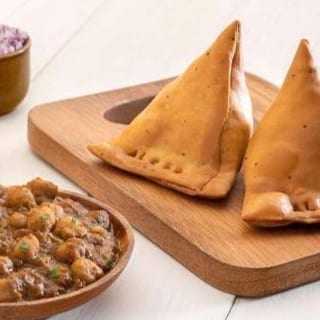 Samosa w/ Cholay (2)