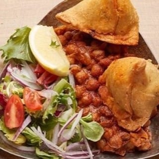 Samosa with Cholay